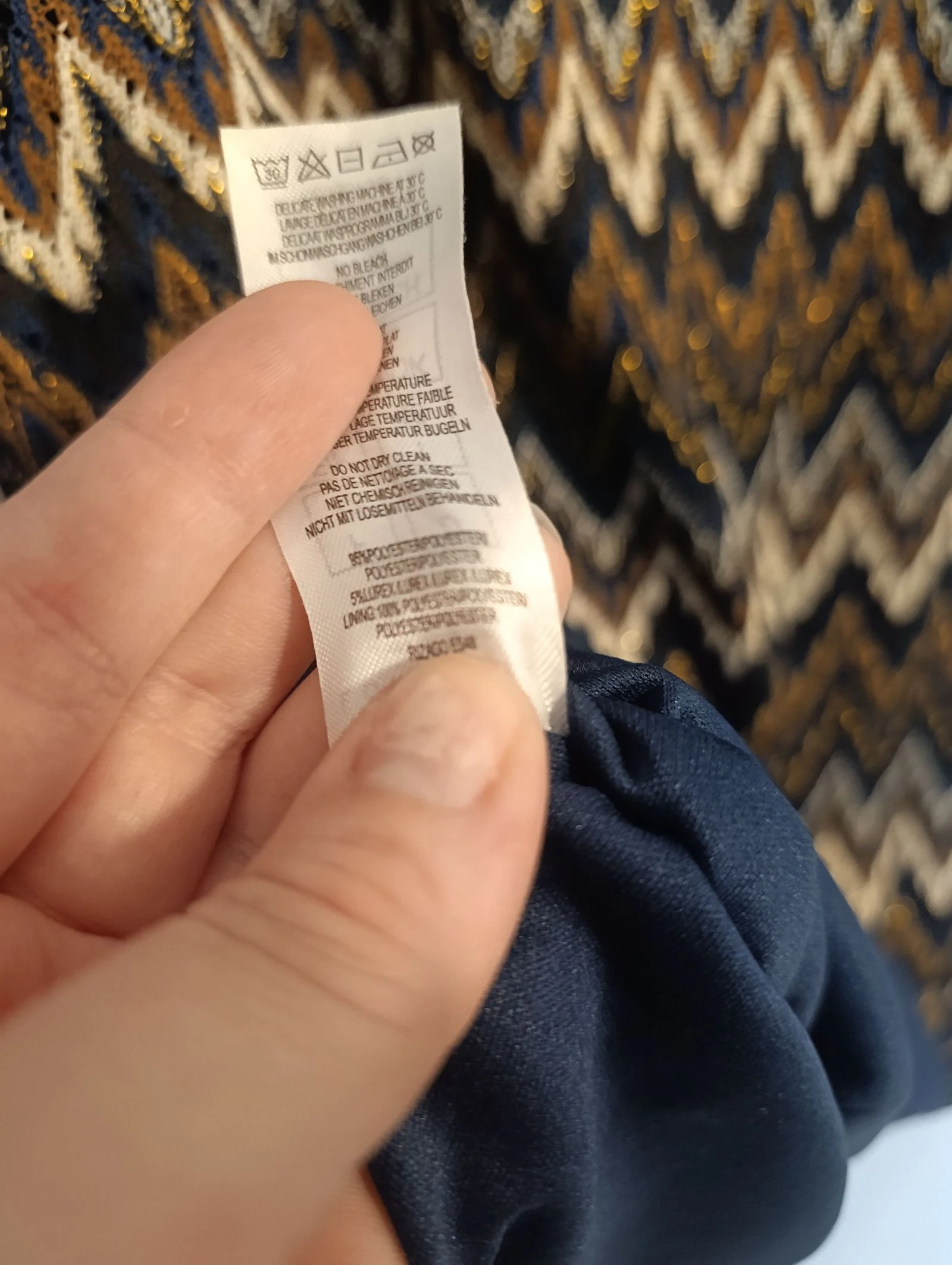 Vestido curto com padrões ziguezague metalizados LolaLiza - Tamanho 40 – photo 2